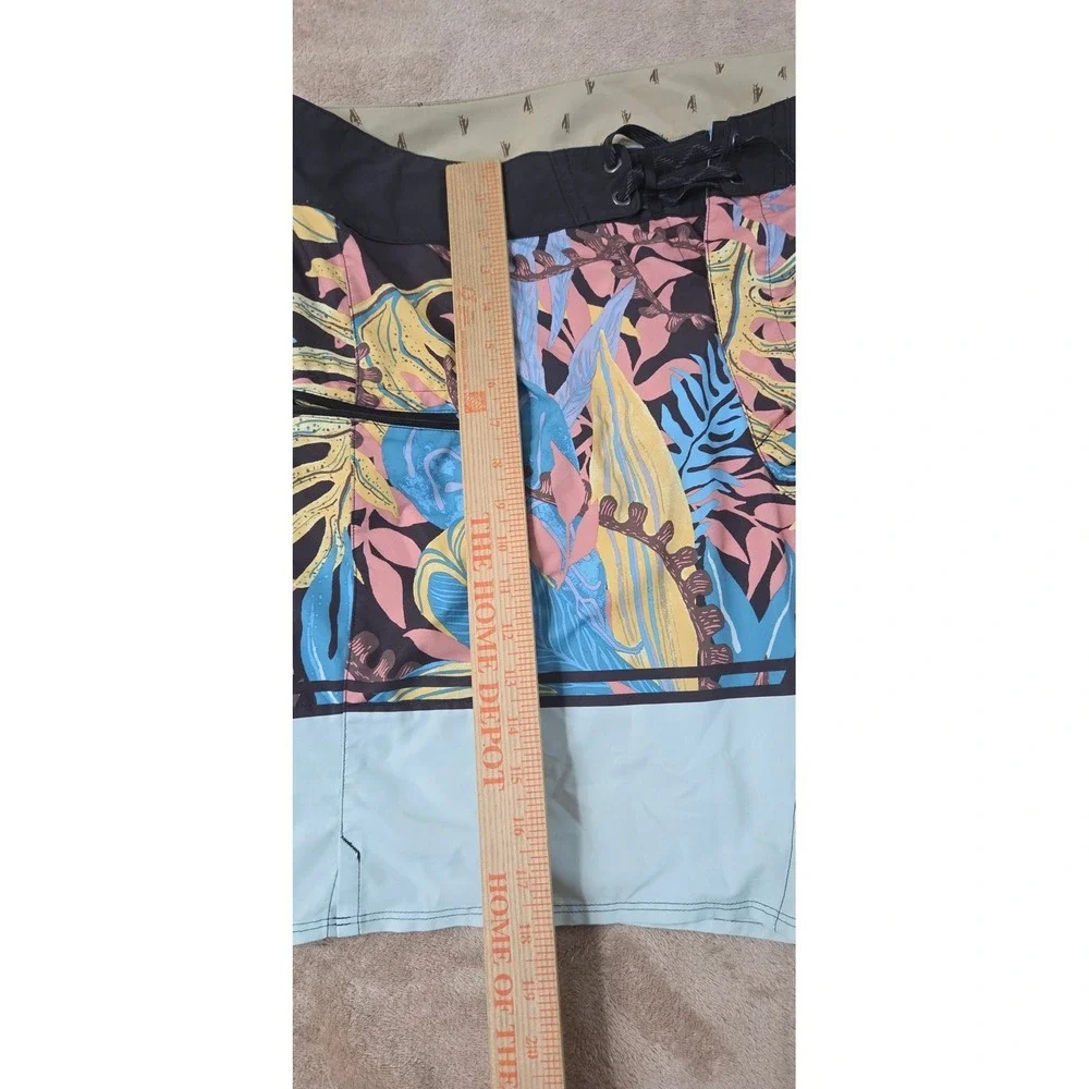 Patagonia Planing Stretch Board Shorts Men's Size 35 Multicolor Swim Trunks GOOD